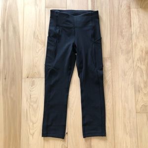 New Lululemon black cropped leggings